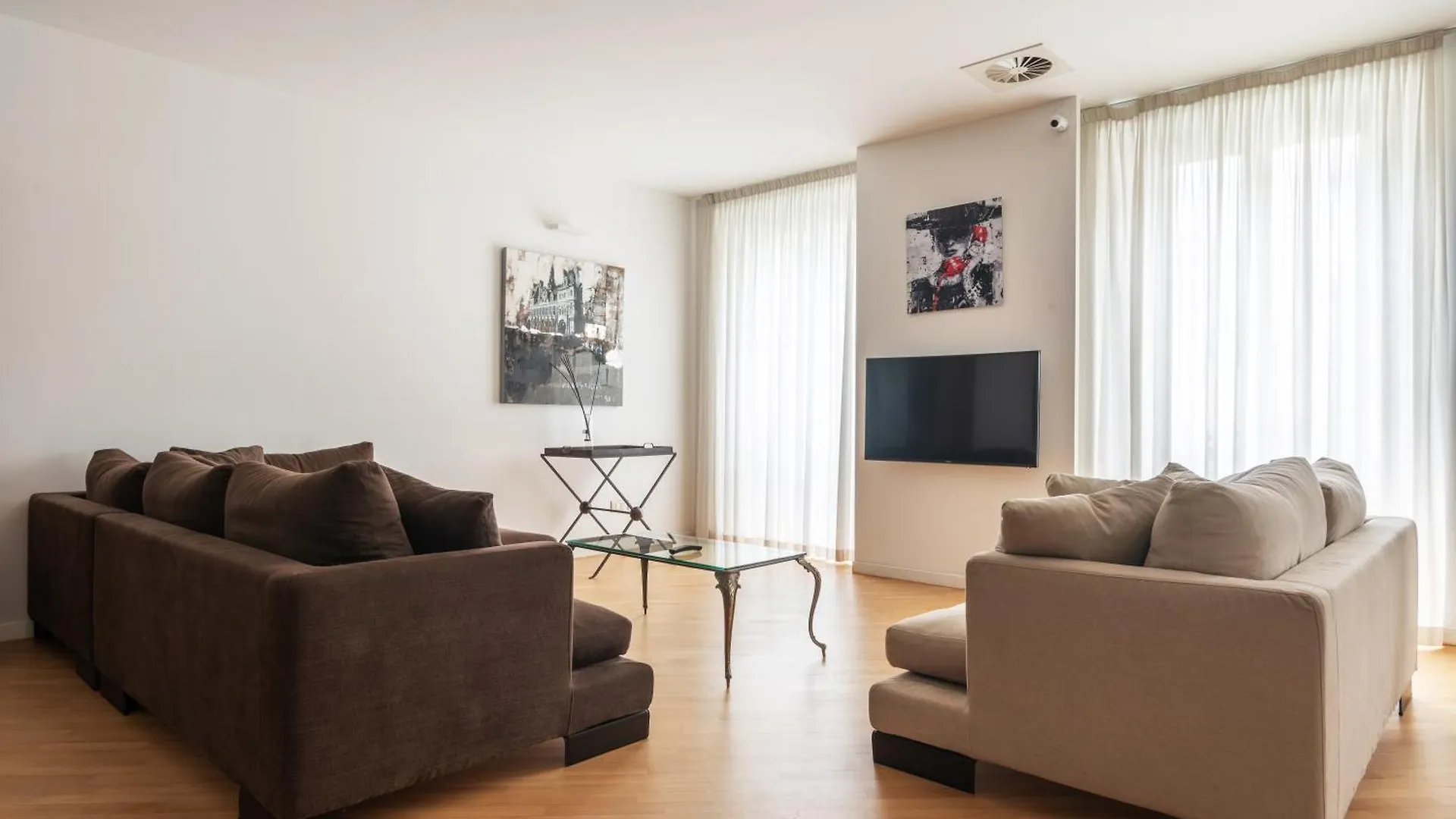 Ampio E Luminoso Trilocale In Zona Moscova Apartman Milánó